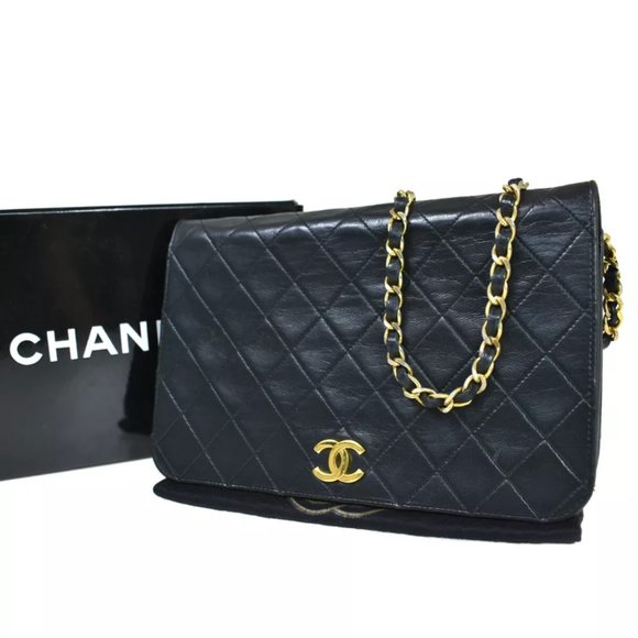 CHANEL Handbags - Vintage Chanel CC Logo Matelasse 23 chain Shoulder Bag